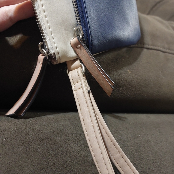 Nine West Navy & Cream Wristlet - Picture 3 of 8